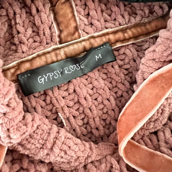 GUC URBAN OUTFITTERS OPEN BACK SWEATER - Picture 3 of 3